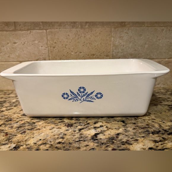 Corning Ware P-315-B loaf pan featuring the iconic Cornflower Blue pattern. - Picture 1 of 4